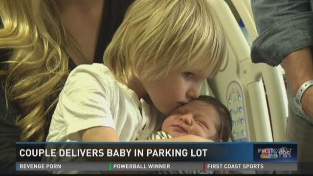 Parking Lot Birth Photographer Snaps Shots Of A Lifetime 4703