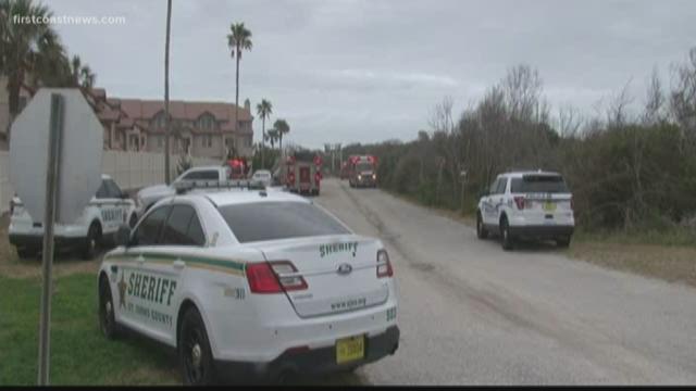 Sand tunnel collapses in St. Johns County, traps man
